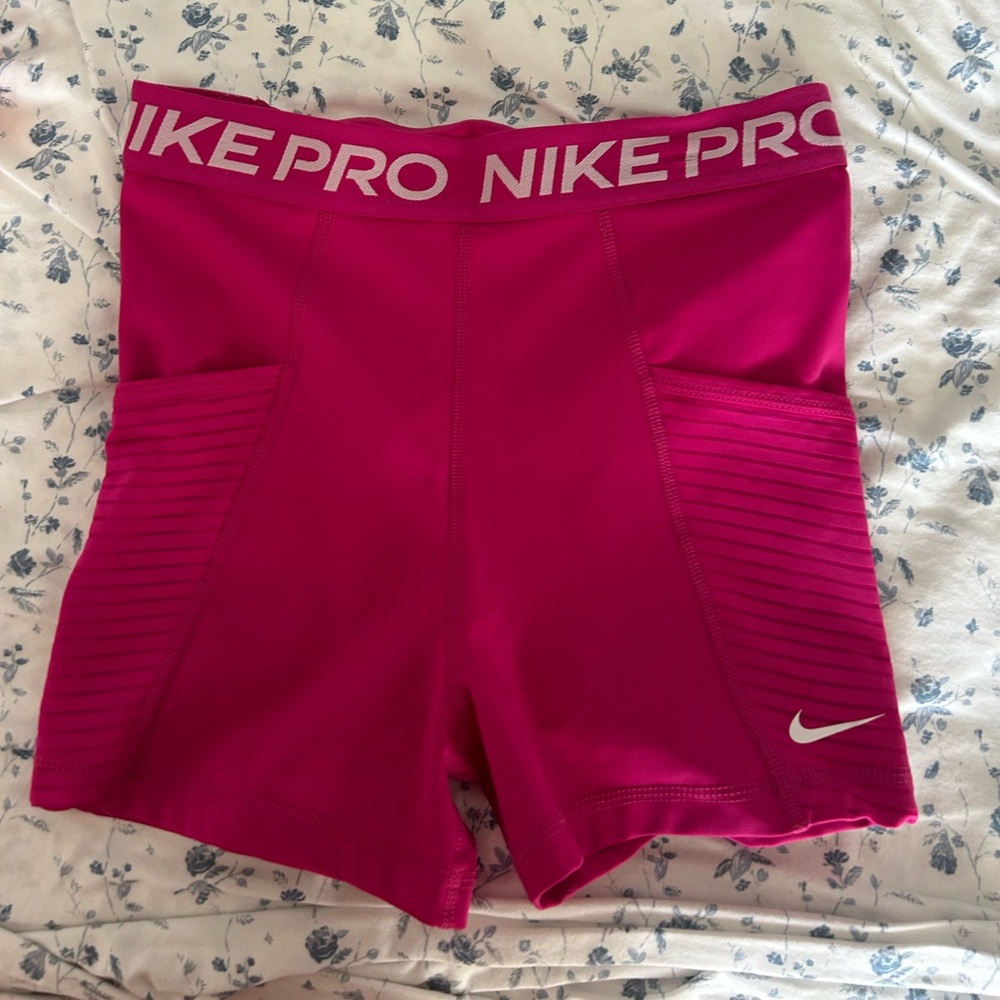 Pink Nike pros with 3 pockets worn once